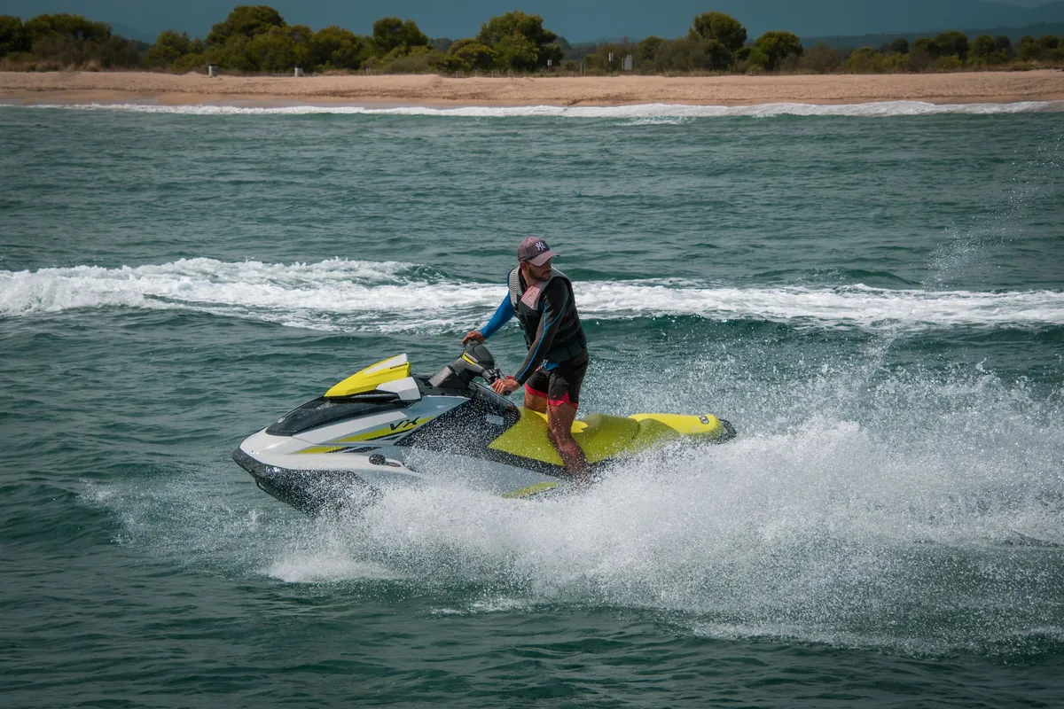 Jet-ski ou scooter des mers : quelle est la vraie différence ?