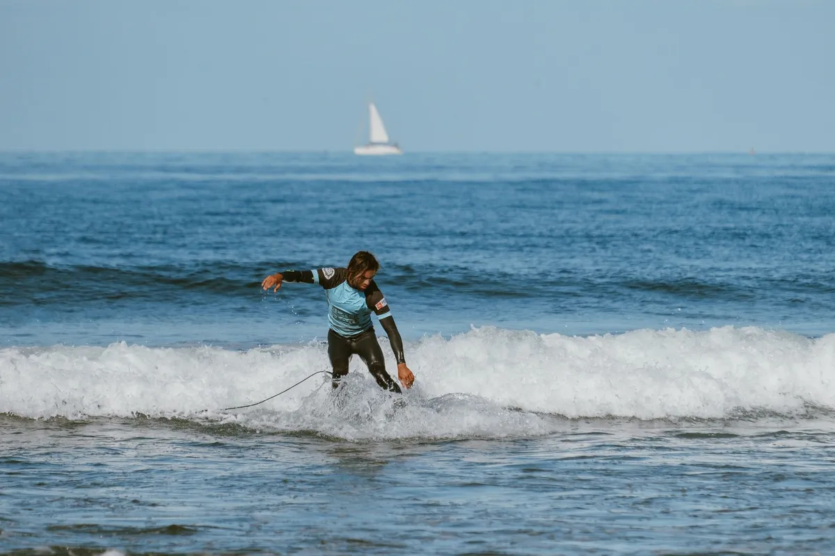 Comment laver une combinaison de surf pour qu'elle dure longtemps ?